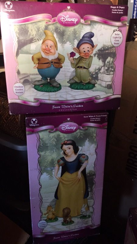 snow white and the seven dwarfs garden