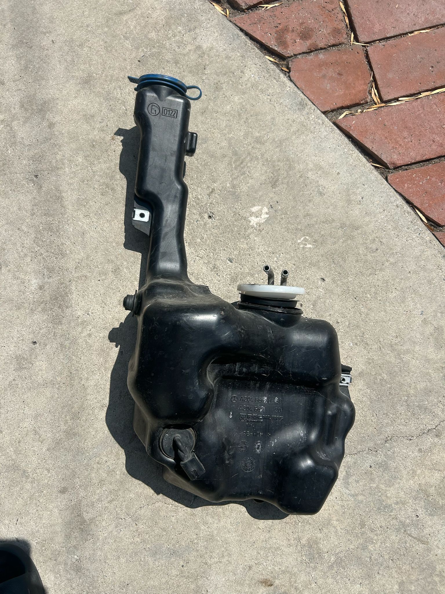 2008-2014 Mercedes Benz C-Class Windshield Wiper Fluid Tank A204 806 18 60