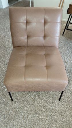 Modern Accent Chair – Faux Leather | Excellent Condition