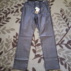 Ladies Levi's.  New. Sz 32 (12) Skinny Stretch