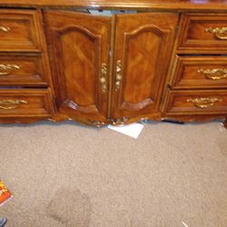 Nice Dresser With Two End Tables And Two Mirrors. 