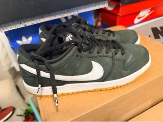 Nike sb black gum