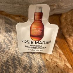Josie Maran 