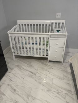 Cuna color blanco para niño o Niña