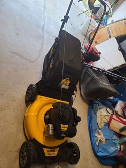 Self propelled Dewalt with bag...runs good pickup I'm Forney $200firm