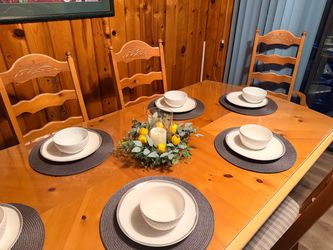 Beautiful table with 6 chairs