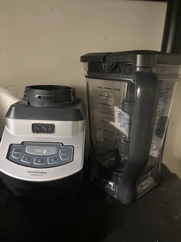 Ninja Professional BL660 Countertop Blender with 1100W
Base, 72oz Pitcher