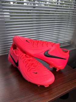 Soccer shoes