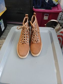 New Ladies Boots Size 9.5