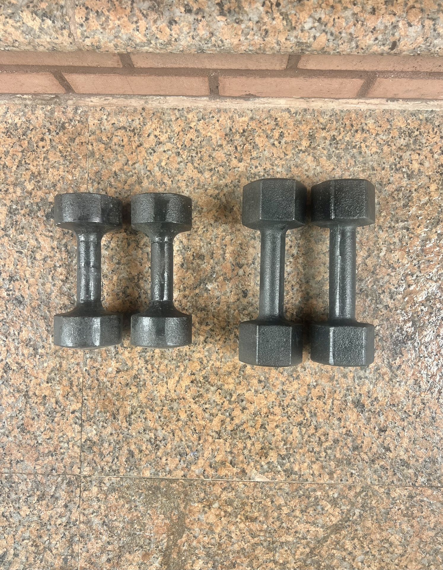 Hex Metal Dumbbells Weights Total 44 Pounds..2 X 10 lbs…..2 X 12 lbs…