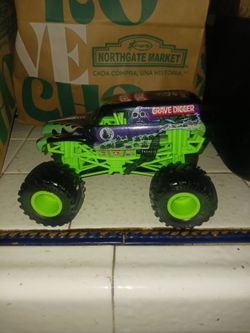 Monster Jam Grave Digger 1:24 Scale Toy