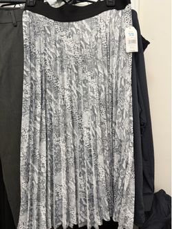 New skirt with tags. Size 16-18