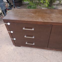 Dresser With Six Drawers 