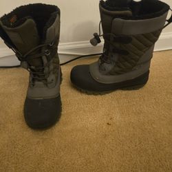 Boys Snow Boots - Size 5