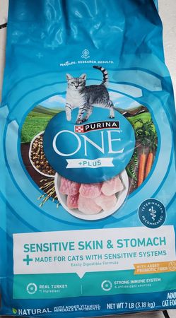 Purina ONE Plus, Sensitive Skin & Stomach, Dry Cat Food, Turkey, 7 lb Bag