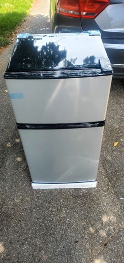 Mini fridge