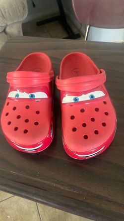 MEN’S SIZE 7 STEVE MCQUEEN CARS.  CROSCS