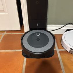 iRobot Roomba I3+
