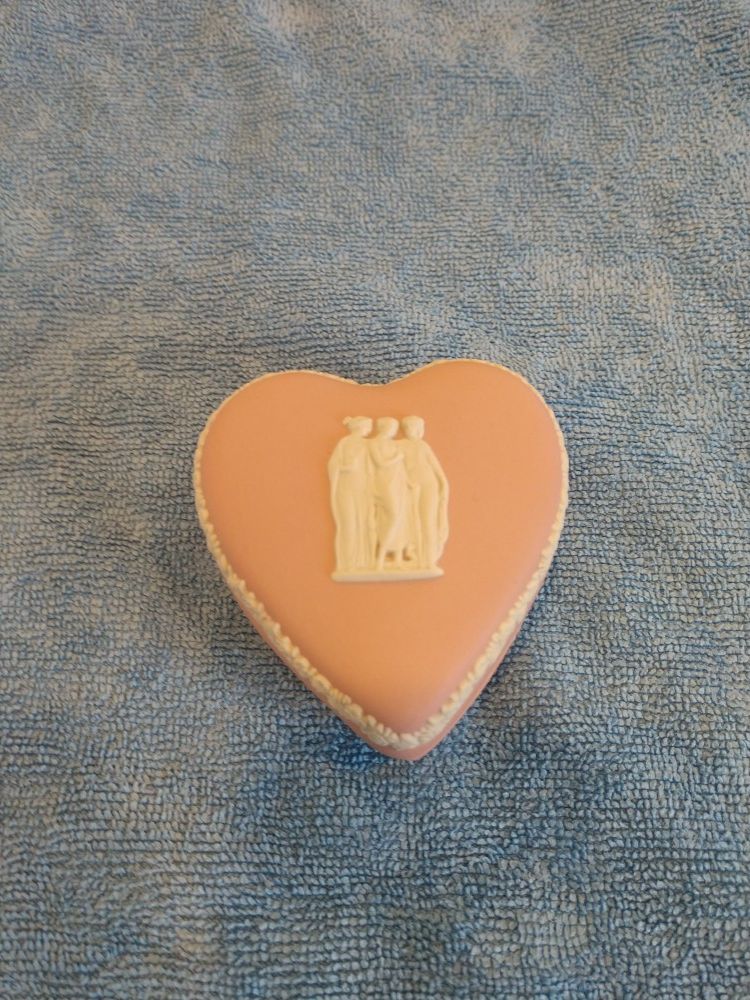 Wedgewood heart shaped box