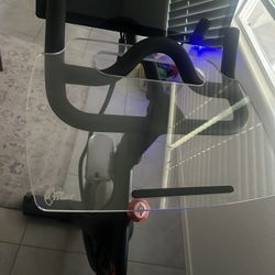  Peloton Bike – Perfect Condition – Ready for a New Home! 🚴 