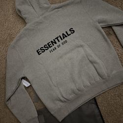 fear of god essential hoodie size M-L