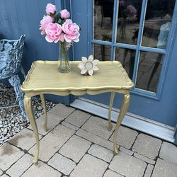 VINTAGE GOLD TABLE