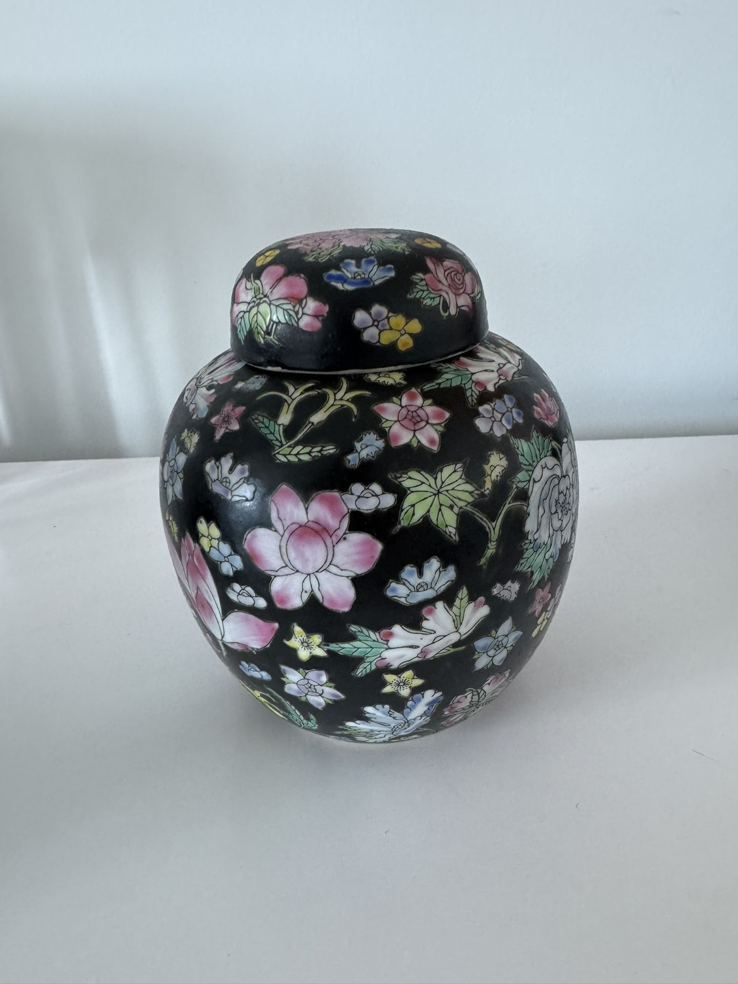 Porcelain Ginger Jar Vase with Floral Design – Black