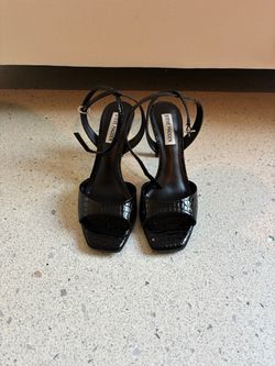 BLACK STEVE MADDEN HEELS