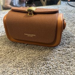 NWT Chic Seashell Clasp Crossbody Bags – 3 Colors