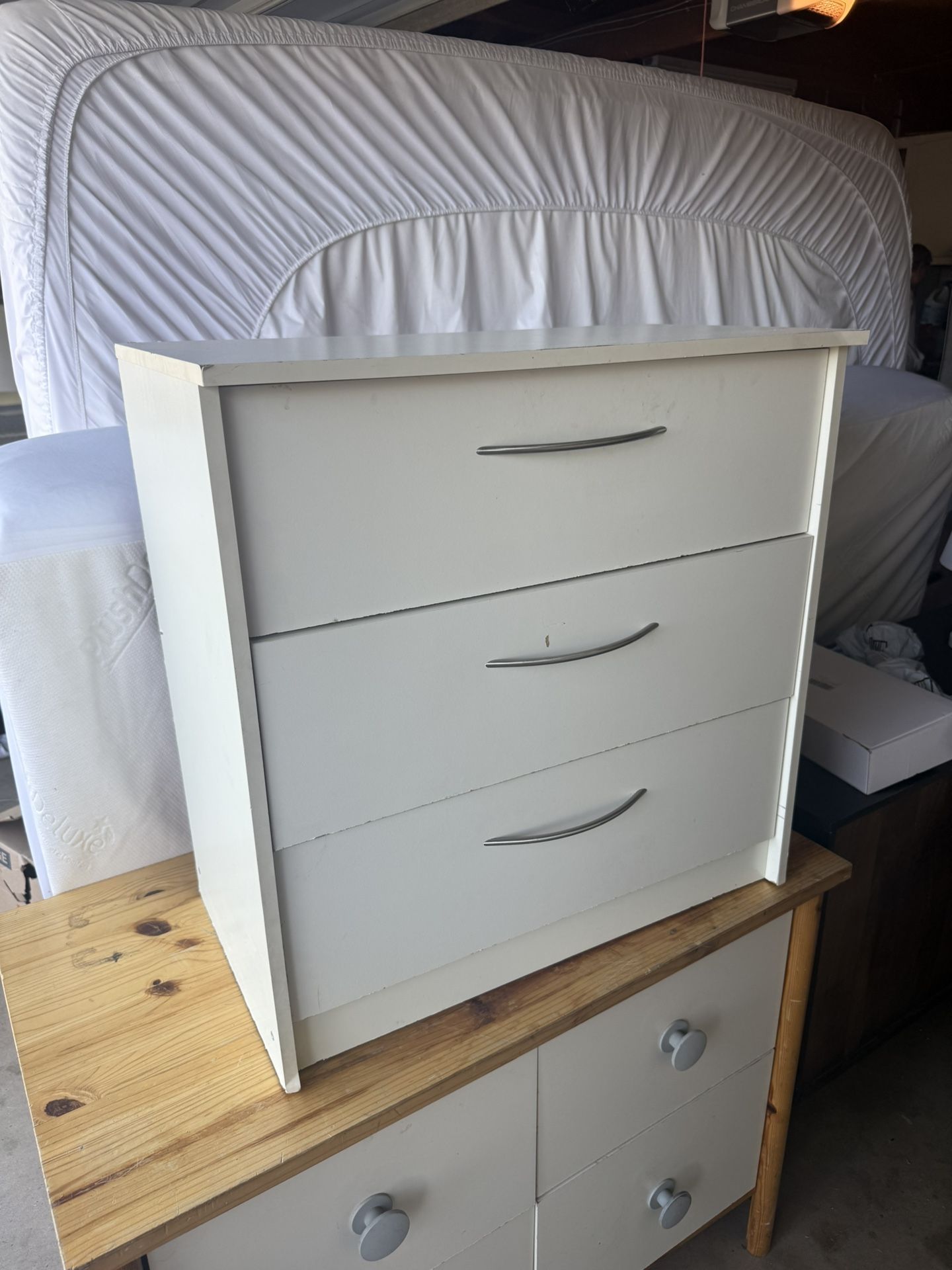 Small Dresser 3 Drawer
