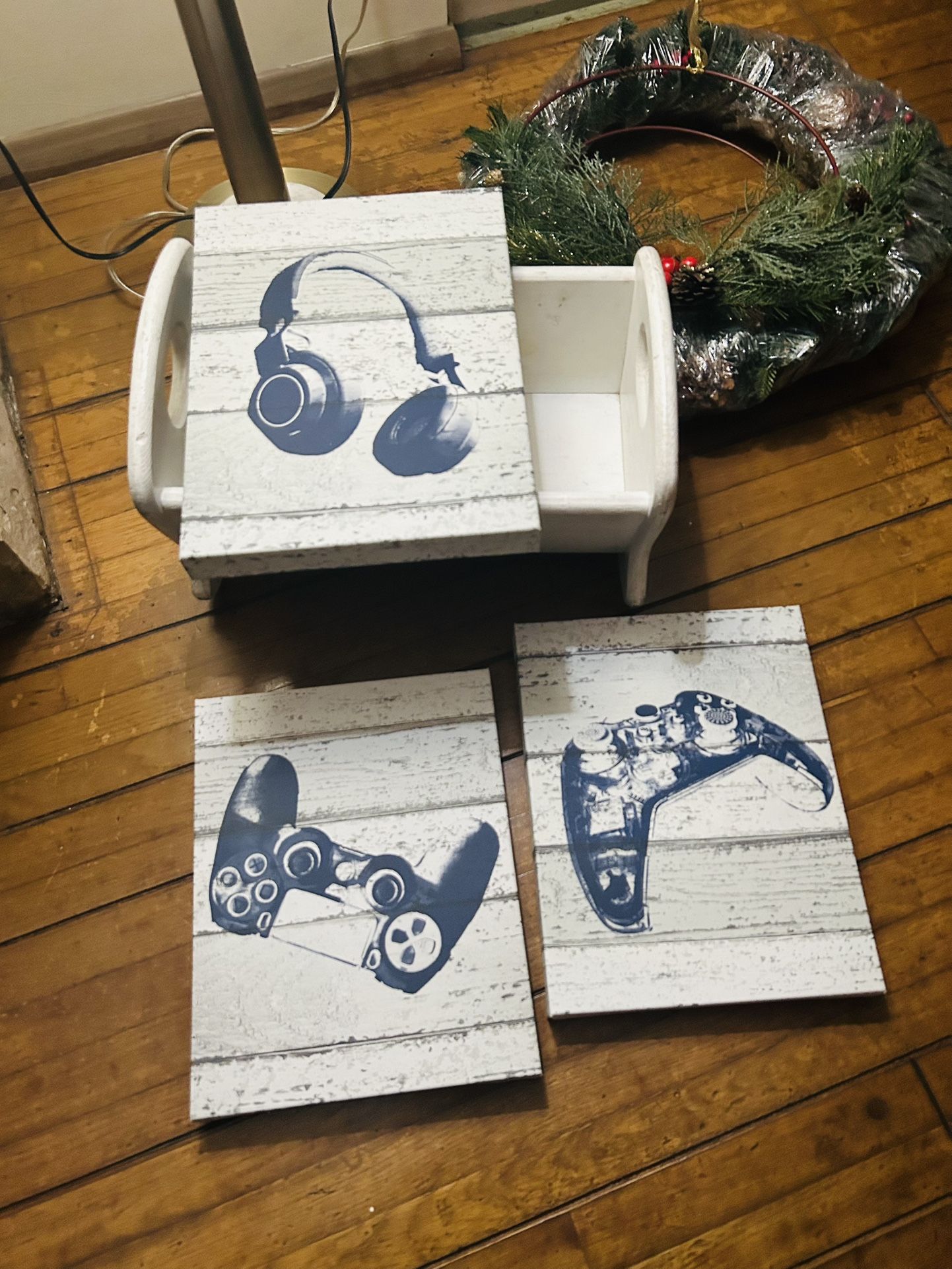 Canvas Set Of 3  All For $6  Size 14x 11 