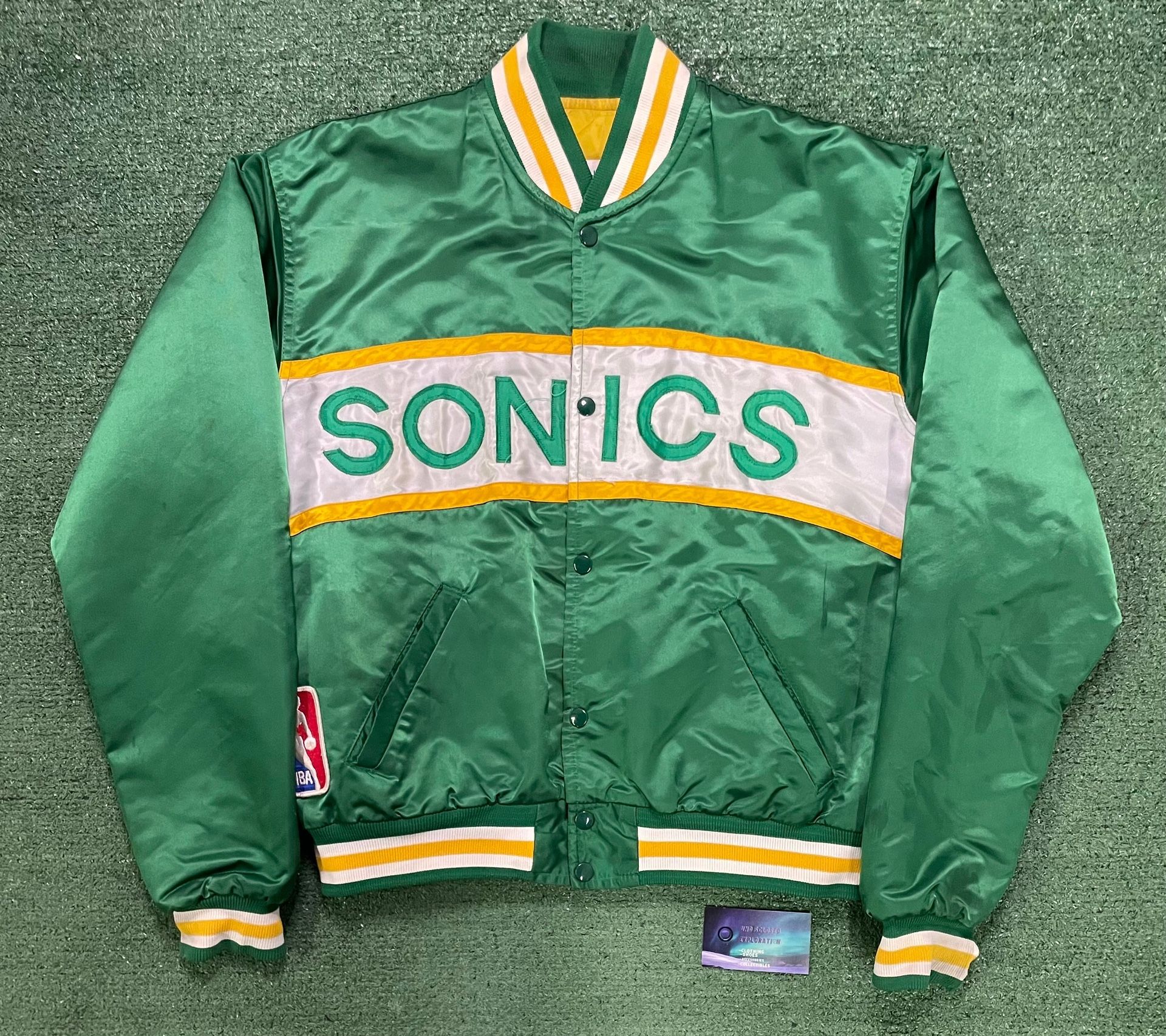 Vintage 1990s Seattle Sonics satin bomber NBA jacket