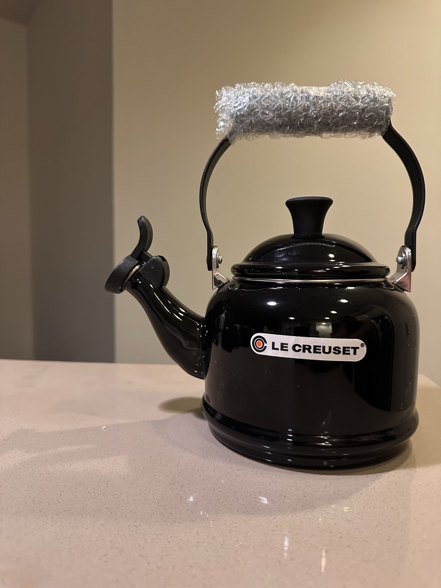 La Creuset Kettle Black New