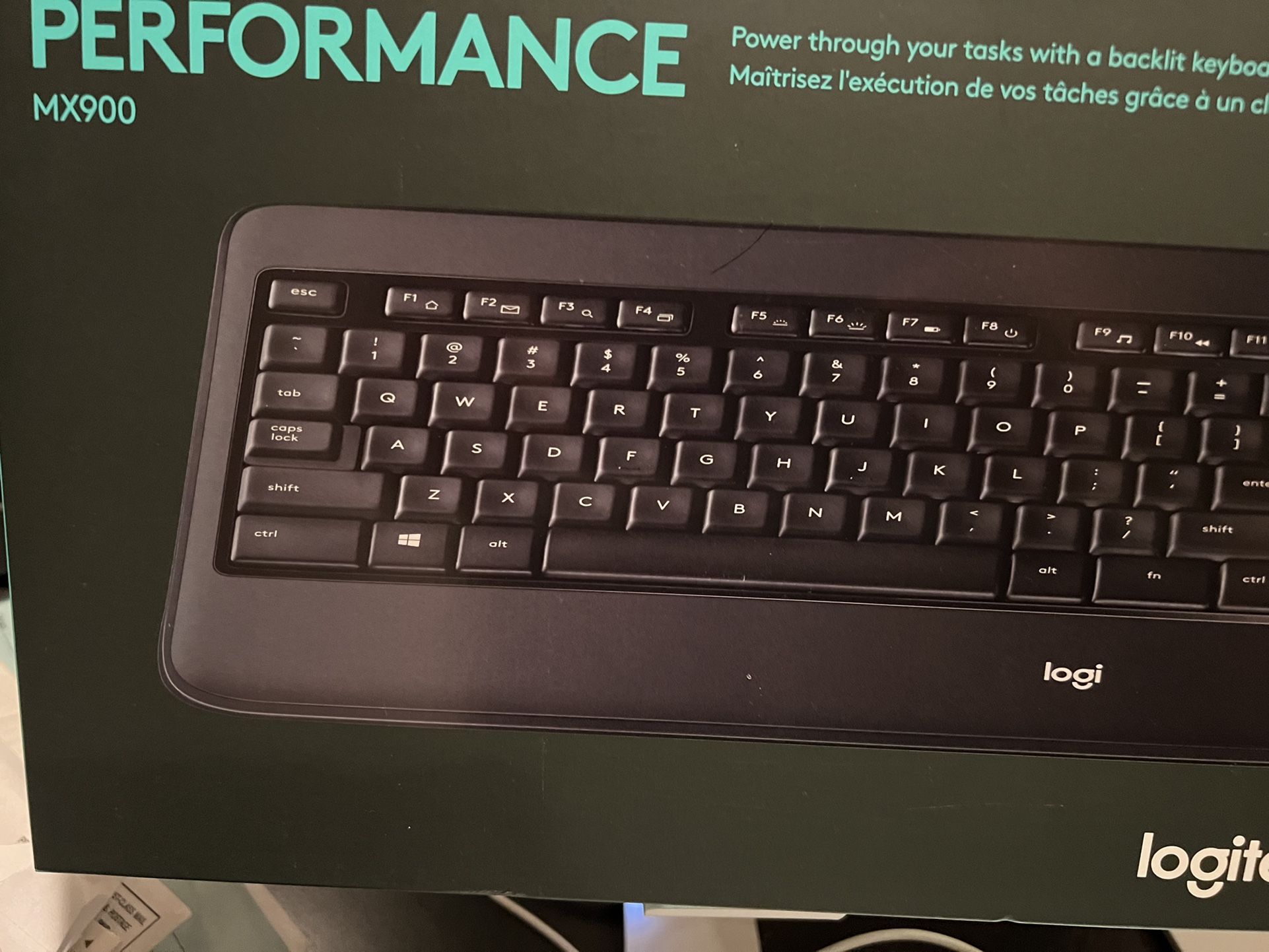 New Logitech MX900 Performance Key Board And Rechargeable Mouse Combo