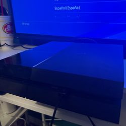 Ps4 Old version - Not used a ton works good- Lots of storage