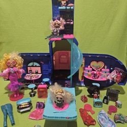 LOL Suprise OMG 4-IN-1 Glamper Fashion Van + Dolls & Accessories 