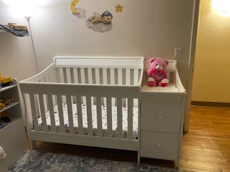 Crib with Changing Table