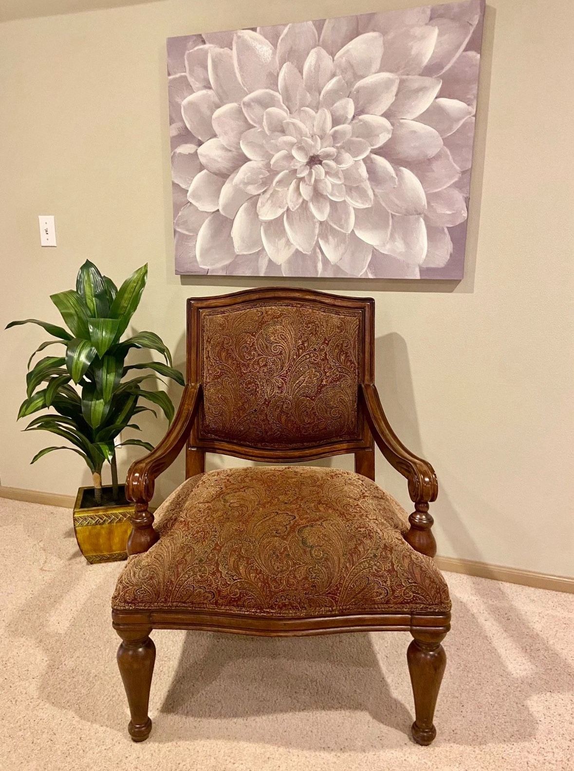 Elegant Upholster Arm Chair