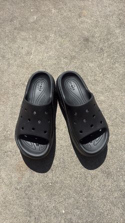 Crocs Slides used in perfect condition women’s