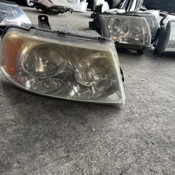 2003 2006 Lincoln navigator passenger right headlight 