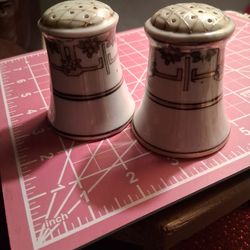 VINTAGE IMPERIAL NIPPON HAND PAINTED PAIR OF SALT AND PEPPER SHAKERS 