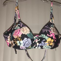 New with tags! Floral bikini top with adjustable strings! Brand: No Boundaries