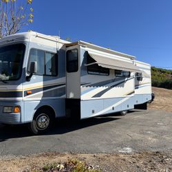 2005 Fleetwood Bounder