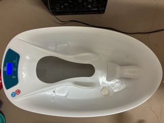 Baby Bath Tub with Built-In Digital Scale