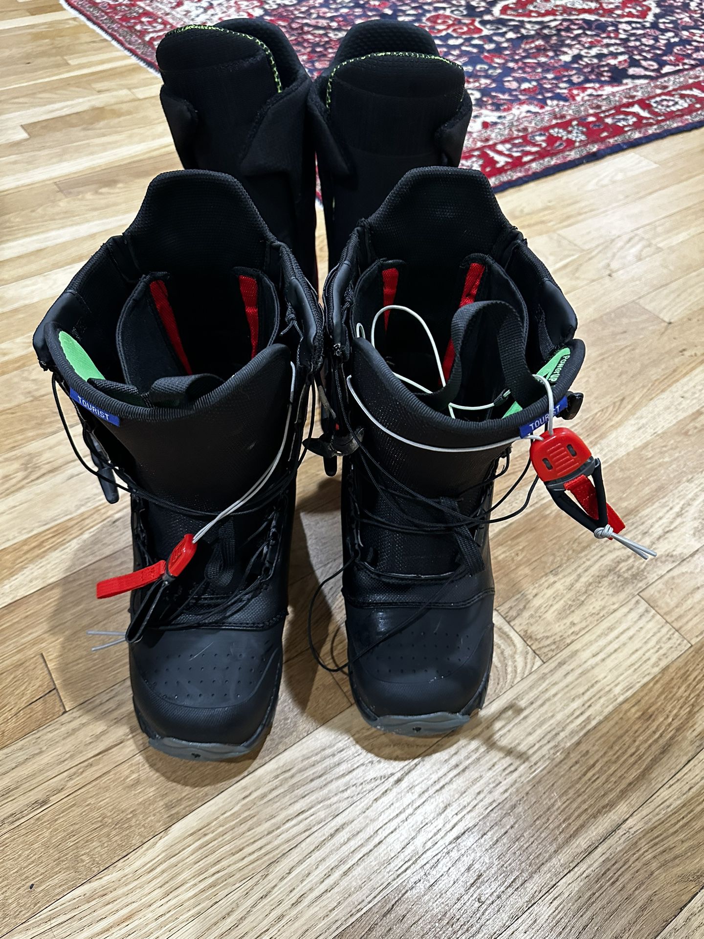 nieuwigheid Uitbreiden Tenen Burton Tourist Snowboard Boots - Size 9.5 - Worn For 4hrs Only for Sale in  Brooklyn, NY - OfferUp