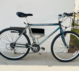 Trek mountain track bike, Cromoly medium size frame, ARAYA Rim size 26”, fit riders 5’4”-6’in height