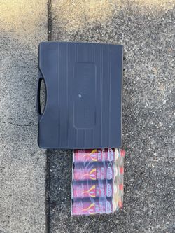 Coleman portable gas stove with 4 gas canisters