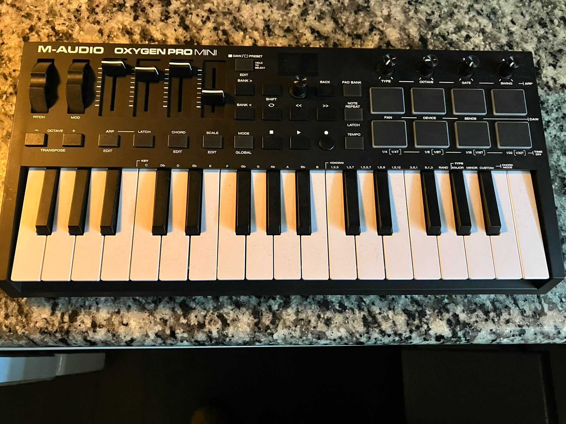 M-Audio Oxygen Pro Mini 32-Keyboard controller 