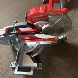 10”  Compound Sliding Miter Saw Milwaukee 