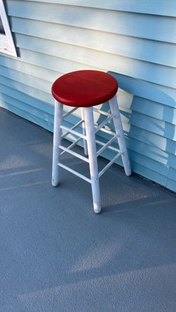 30” TALL STOOL IN GREAT SHAPE 👍